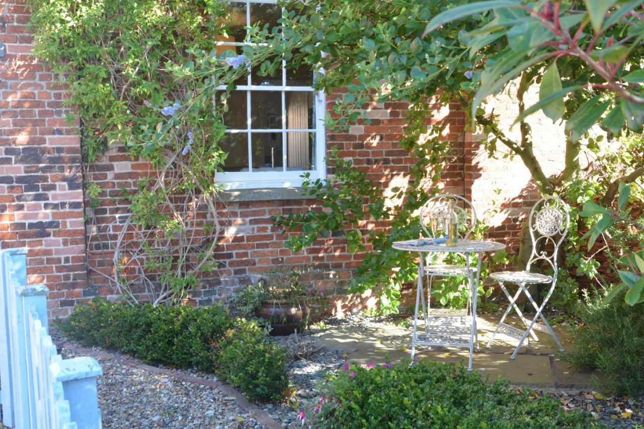 Pebble Beach Cottage, Aldeburgh Buitenkant foto