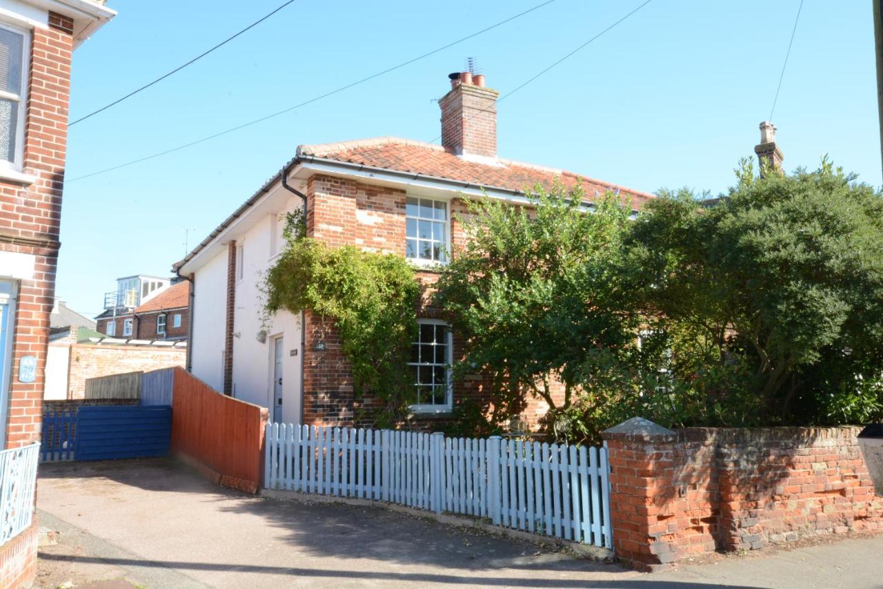 Pebble Beach Cottage, Aldeburgh Buitenkant foto