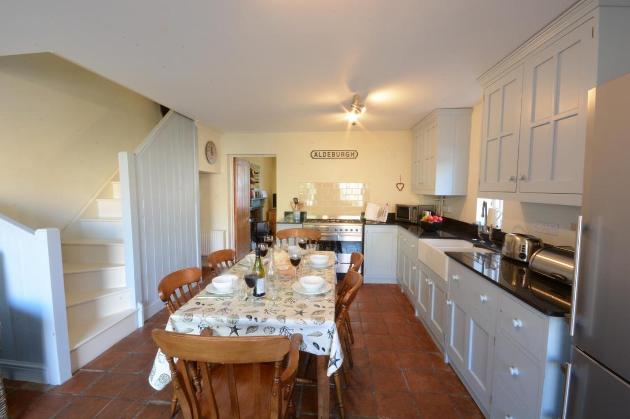 Pebble Beach Cottage, Aldeburgh Buitenkant foto