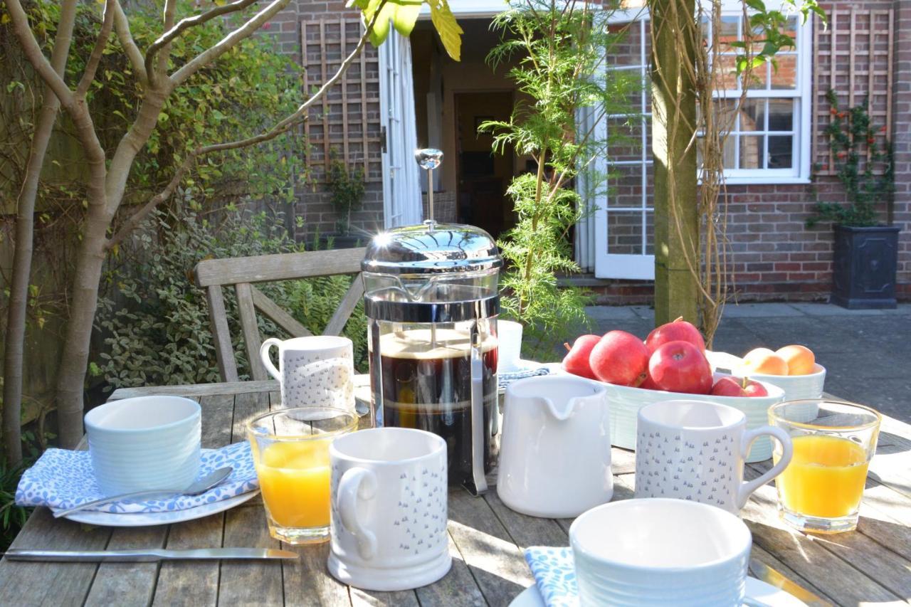 Pebble Beach Cottage, Aldeburgh Buitenkant foto